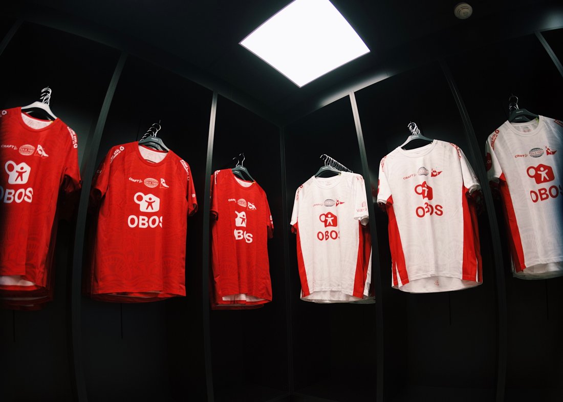 Du får 30% rabatt på årets drakter med Sesongkort 2026. (Foto: 42. yard)