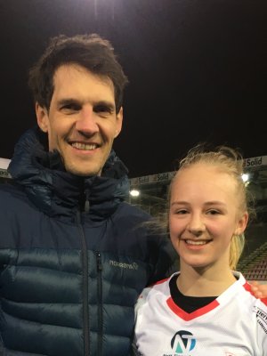 Eplet faller ikke langt fra stammen. Pål-Andre Czwartek stiller som dere ser på denne fotomuligheten.