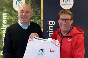 Nett-Tjenester ved Arild Johnsen og FFK ved Robert Nilsson signerte ny avtale for 2017-sesongen.