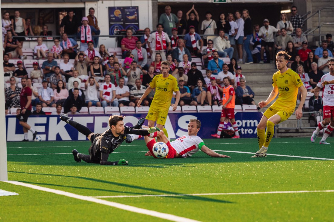 Så nære var Stian Stray Molde å score. (Foto: Qwerty AS)