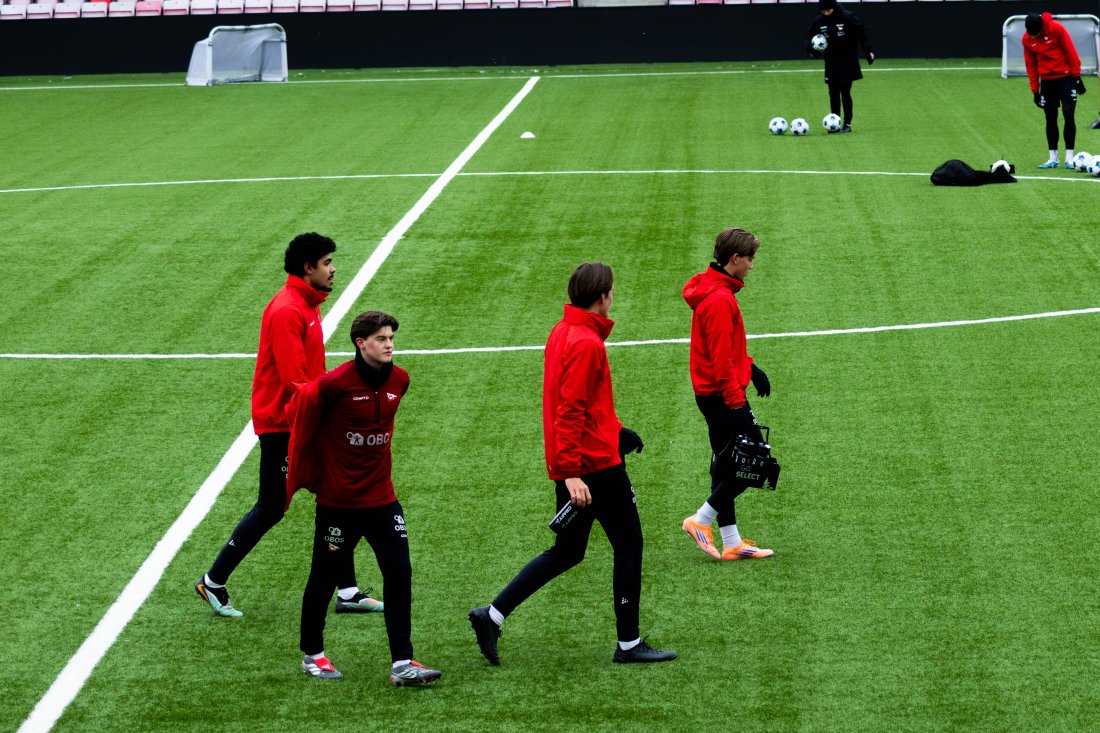 Nikolai Botchway (f.v), Kasper Halstensen, Elias Nordrum og Oscar Skari Hansen er fire av fem spillere fra akademiet som er med i dagens tropp. Magnus Lunde er sistemann.