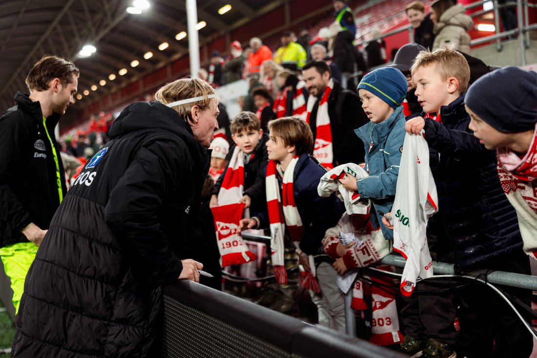 Blir det seier i kveld, får både spillere og supportere se hvem som blir motstander i kvartfinalen live på Stadion.