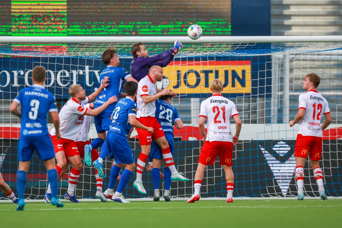 Det ble noen farlige situasjoner foran Børsheim sitt mål, men i førsteomgang sto vi i mot. (Foto: Trond R. Teigen / NTB)