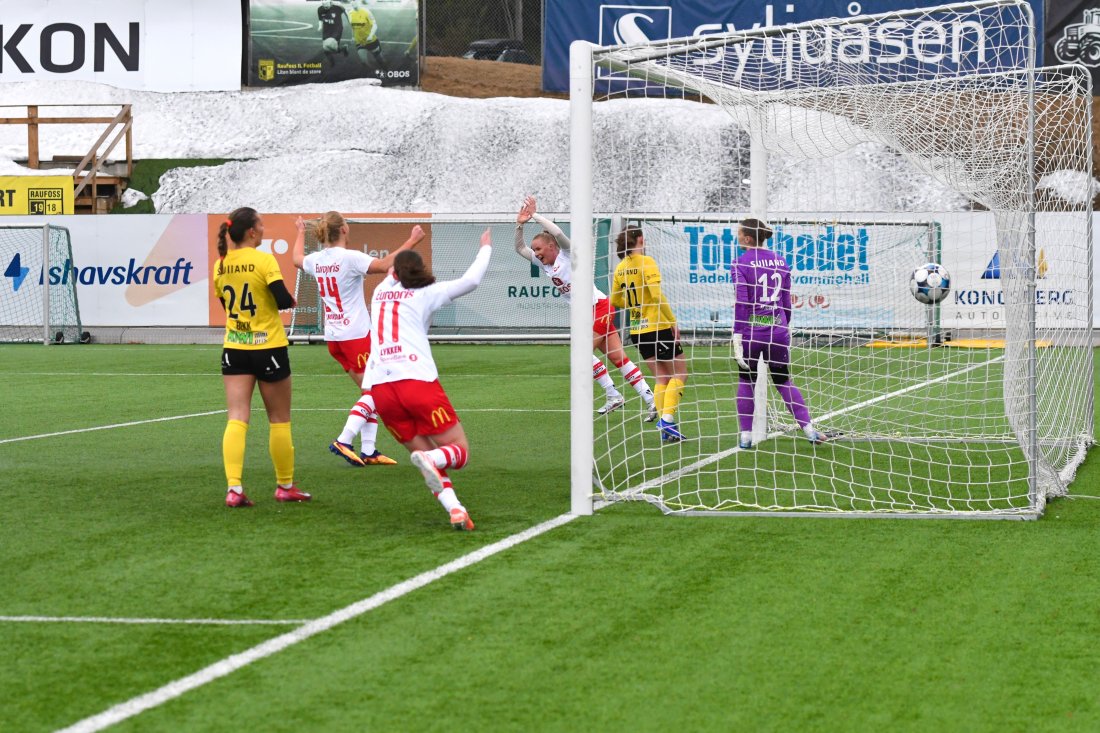 To scoringer på fem minutter la grunnlaget for seier i seriepremieren.