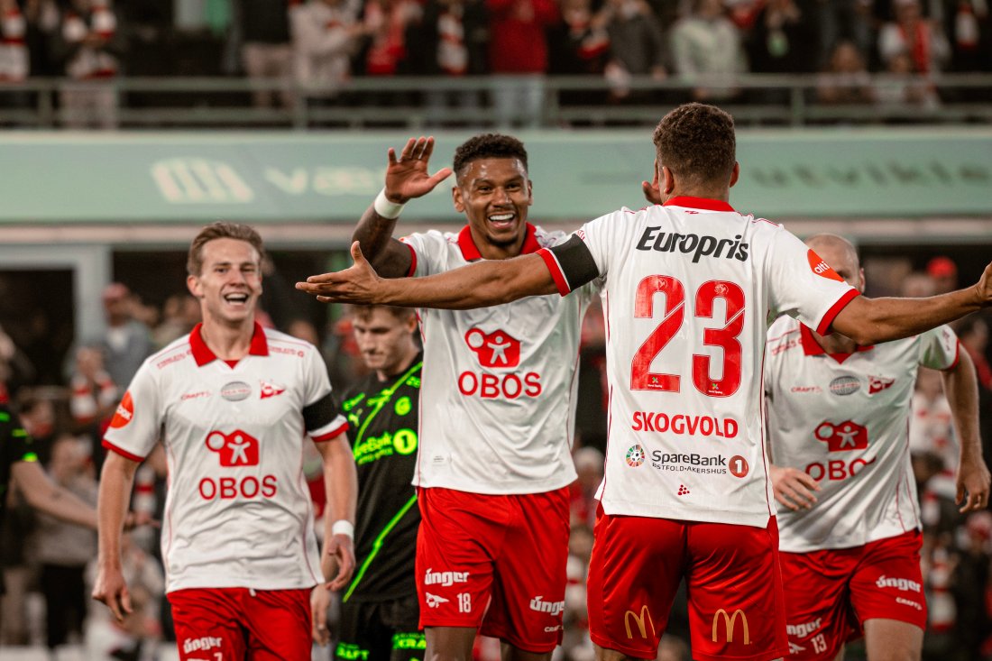 Bryan Fiabema og Henrik Skogvold linket opp for 1-1-scoringen. (Foto: Jonas Fjeld / Qwerty AS)