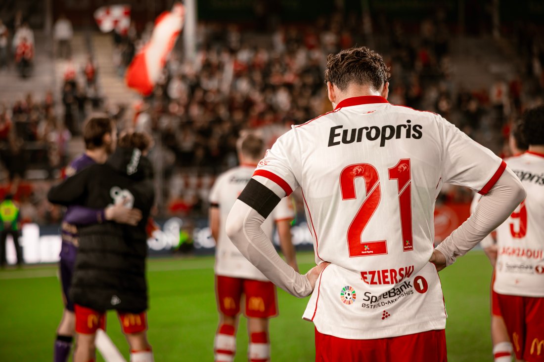 Kuba og resten av gjengen skuffet etter kampslutt. (Foto: Jonas Fjeld / Qwerty AS)