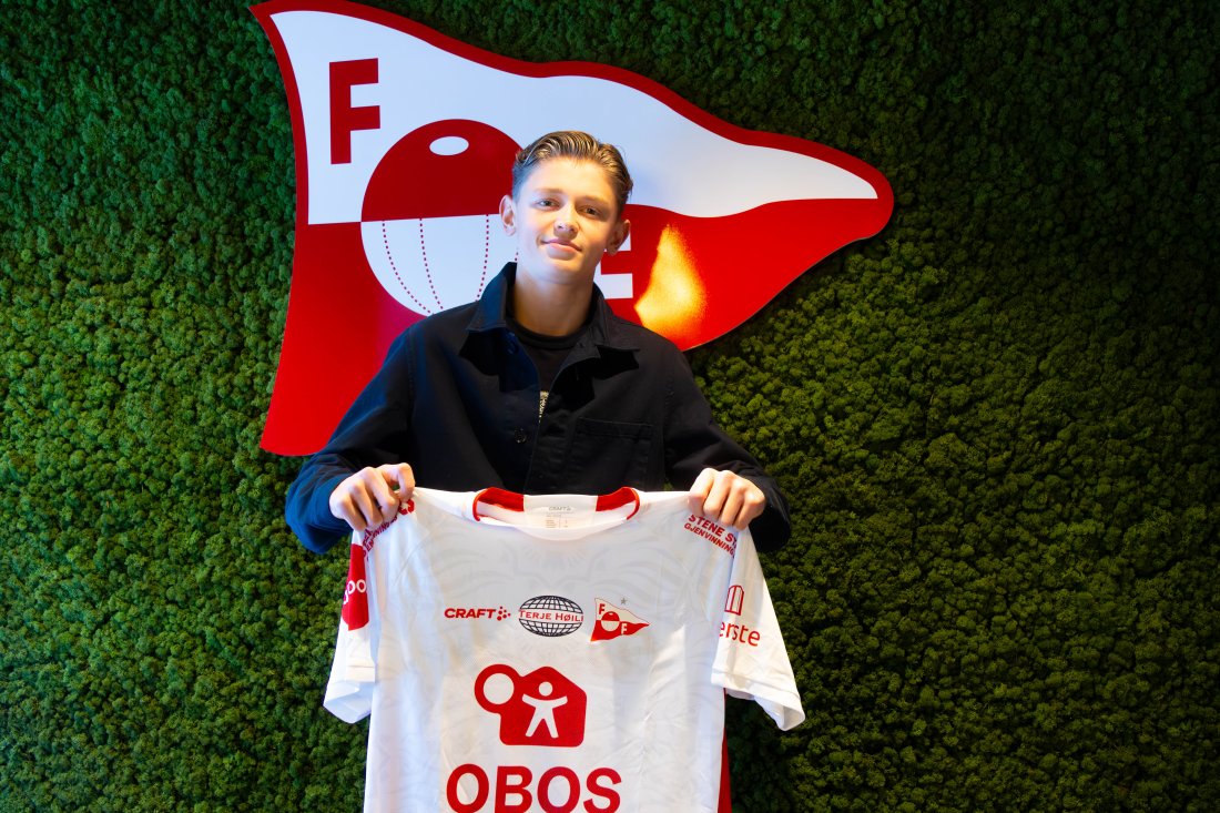 Leon Strand er med i troppen til både dagens kamp og treningsleiren til Marbella.