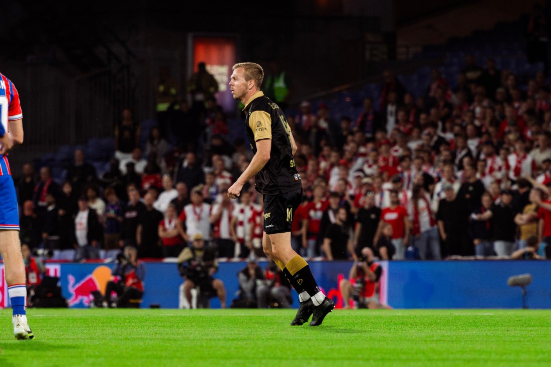 Stian i aksjon på Selhurst Park. (Foto: Qwerty AS)