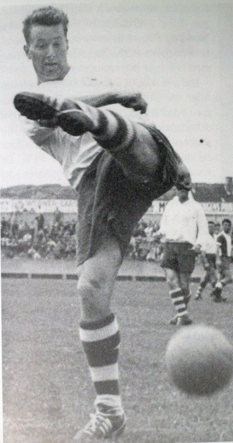 Tom Johannessen gikk fra Kråkerøy og rett inn på laget til FFK i 1959. Etter omskolering fra spiss til back gikk han også rett inn på A-landslaget.
