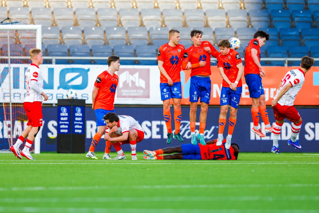 Samuel Holm scoret på et nydelig frispark. (Foto: Svein Ove Ekornesvåg / NTB)