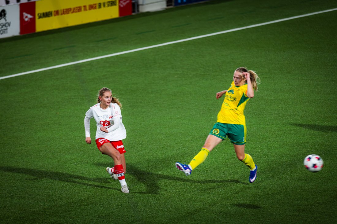 Det er en tøff kamp som venter jentene våre på mandag. (Foto: Qwerty AS)