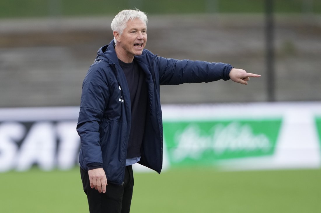 Jørgen Wålemark i aksjon på sidelinjen. (Foto: Javad Parsa / NTB)