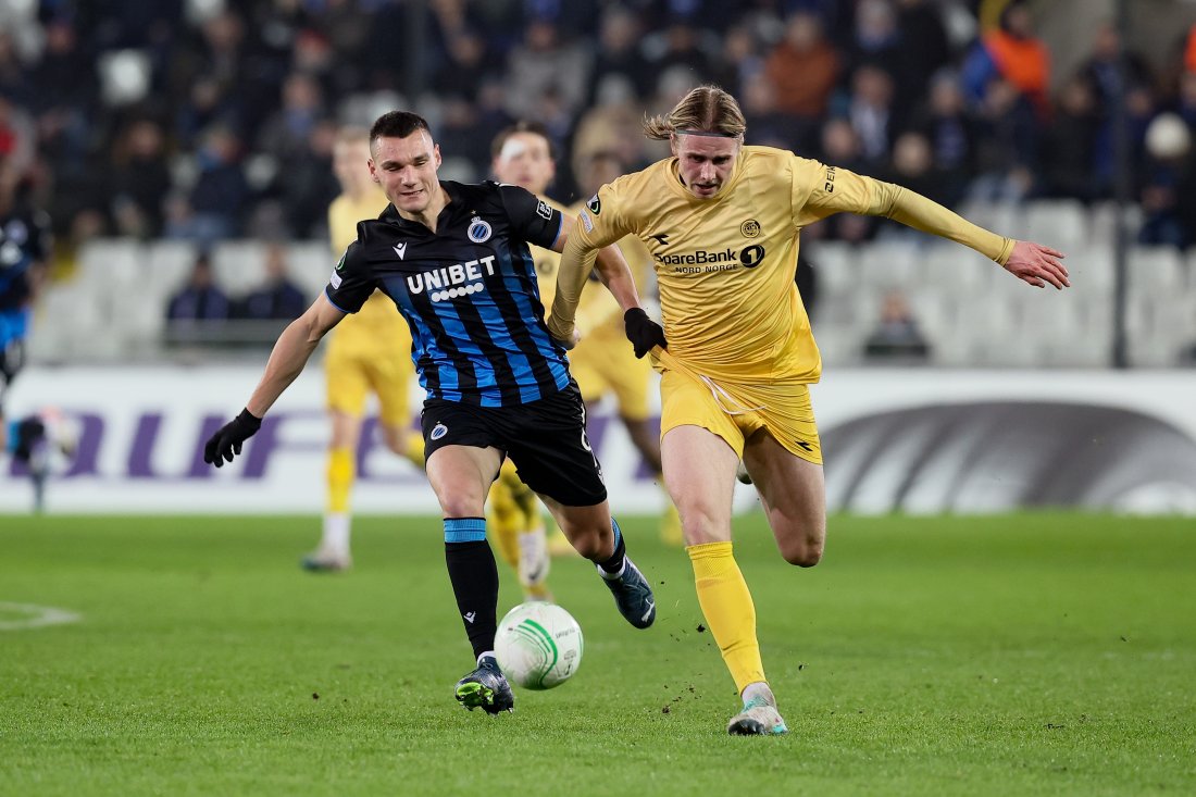 Isak Amundsen i aksjon for Bodø/Glimt mot Club Brugge i Conference League. (Foto: Bruno Fahy / Belga / NTB)