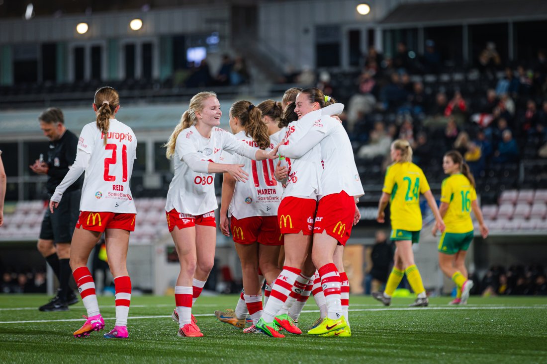 Jentene jobber for hverandre og ønsker å se hverandre lykke. (Foto: Qwerty AS)