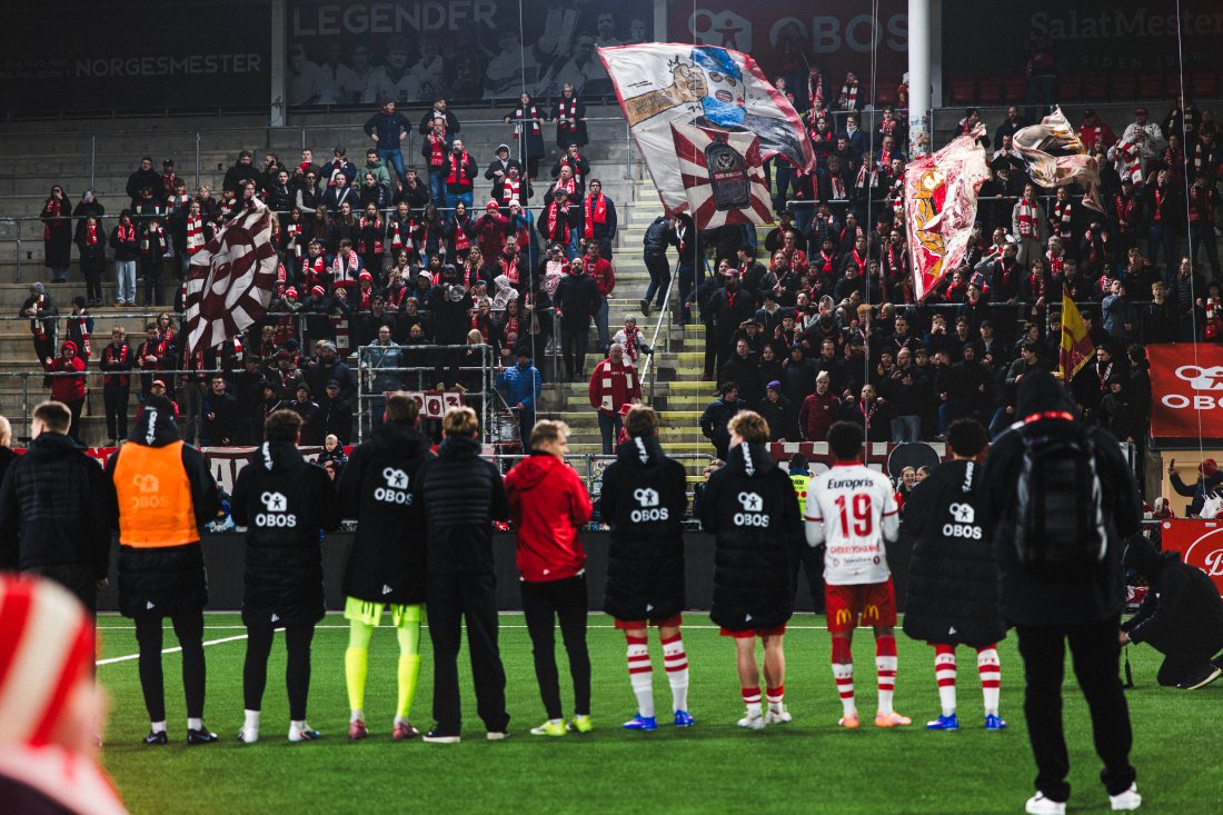 Sjansen for jubelscener etter kamp øker med deg på tribunen! (Foto: Qwerty AS)