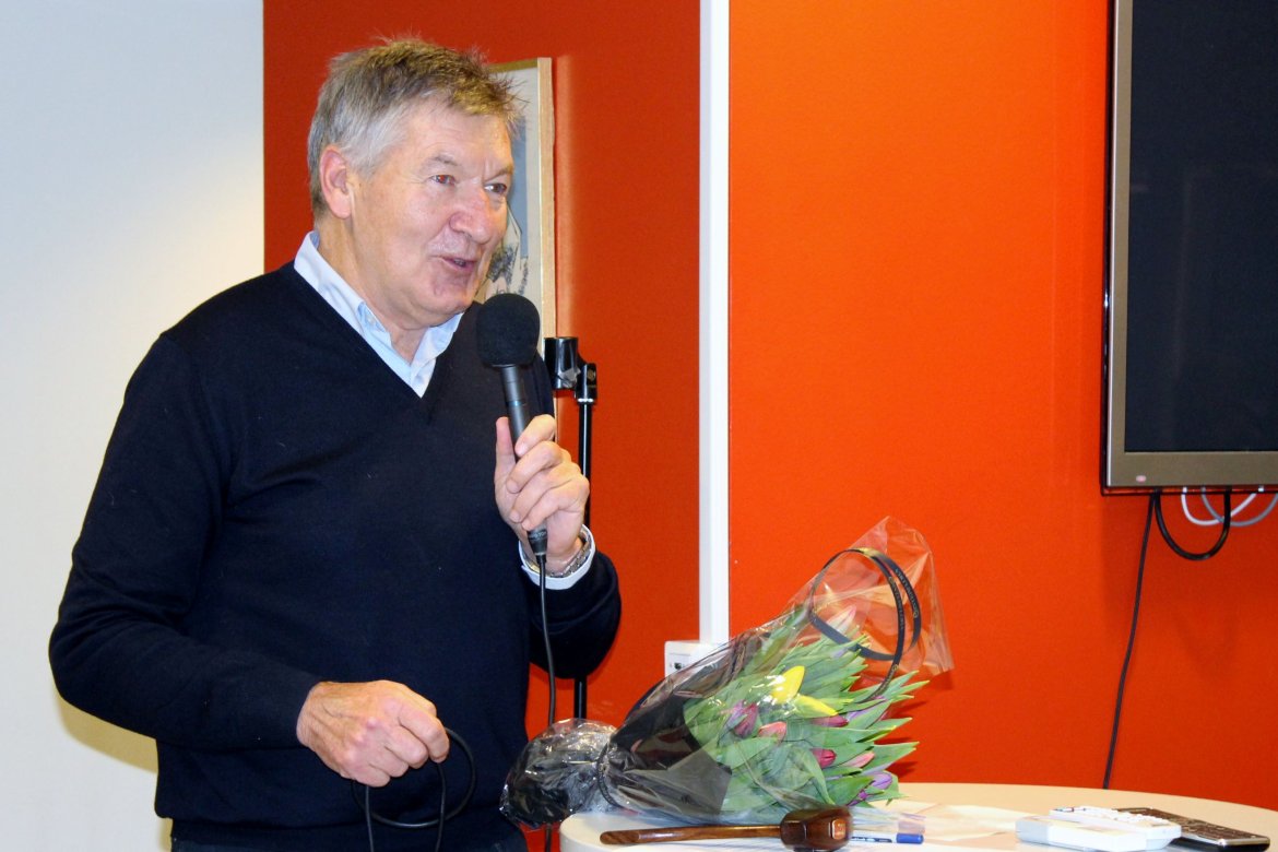 Arne-Erik Olsen ble takket av som styreleder og fantastisk innsats for klubben.