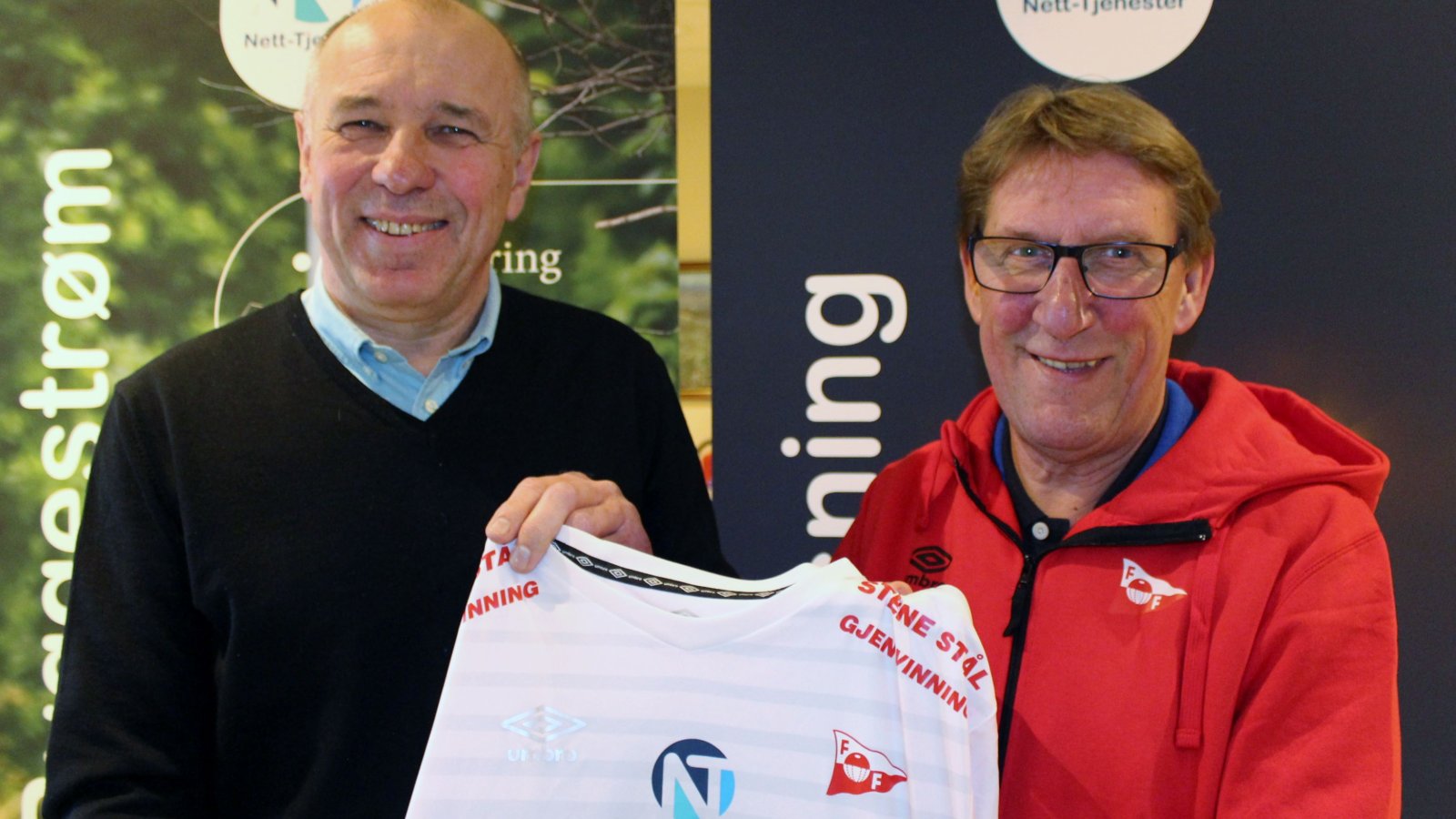 Nett-Tjenester ved Arild Johnsen og FFK ved Robert Nilsson signerte ny avtale for 2017-sesongen.