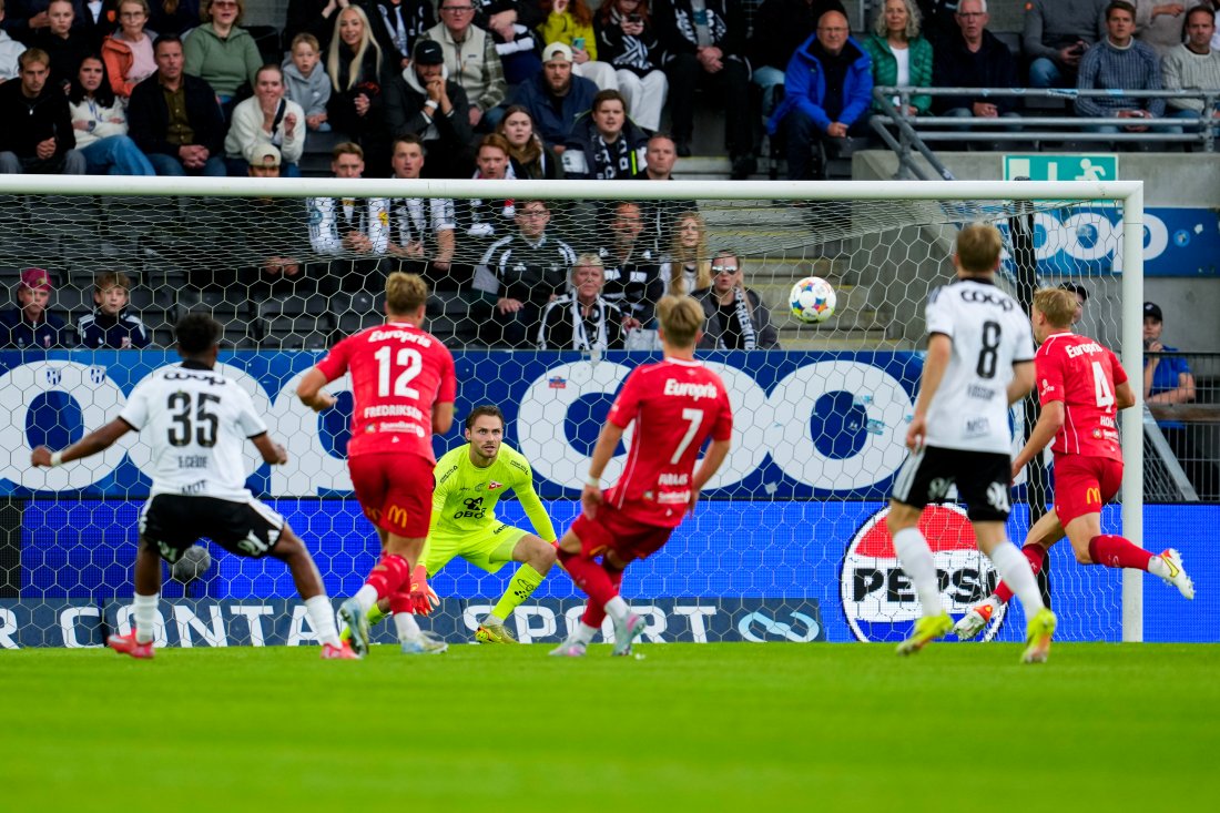 Martin Børsheim måtte i aksjon allerede etter tre minutter. (Foto: Ole Martin Wold / NTB)