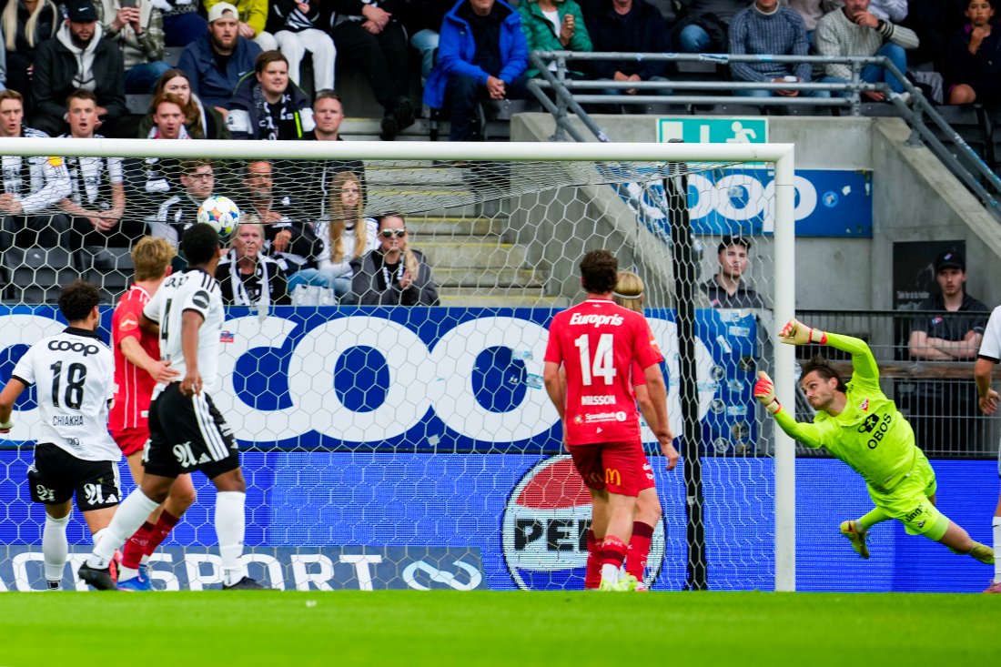 Det var lite Martin Børsheim kunne gjøre med Adrian Pereira sitt mål. (Foto: Ole Martin Wold / NTB)
