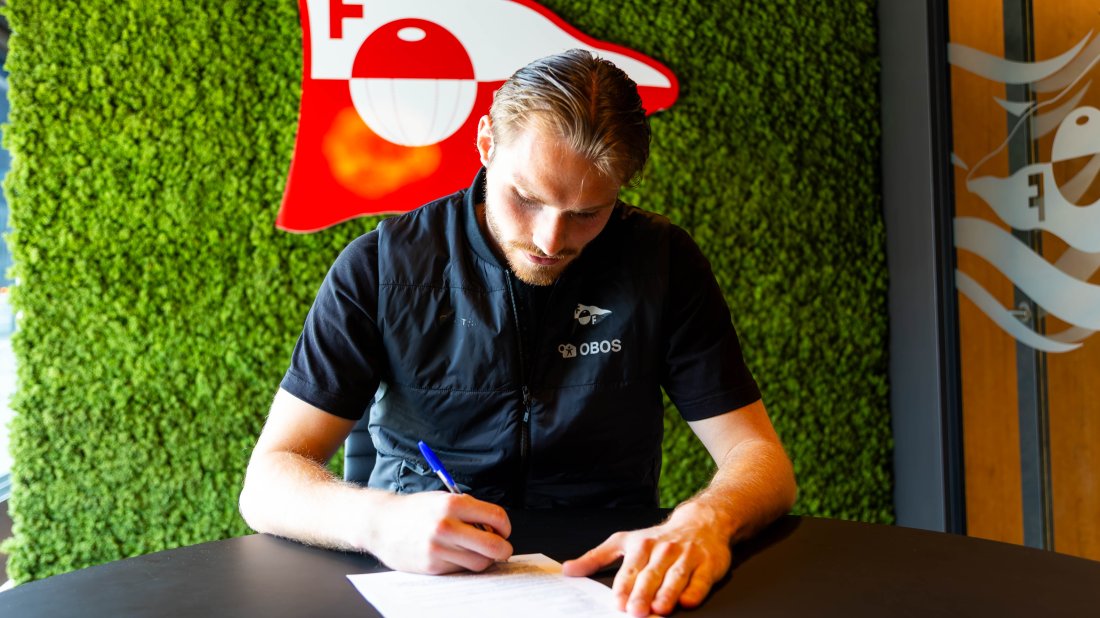 Her signerer Børsheim på kontraktsforlengelsen med FFK.