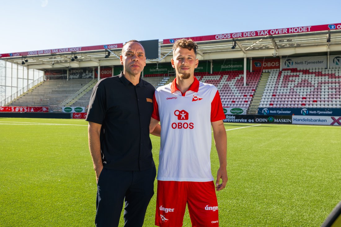 Nuñez sammen med agent Atta Aneke (Foto: Qwerty AS)