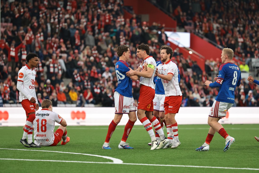 Det ble litt fyring mot slutten av kampen. (Foto: Thomas Andersen / NTB)