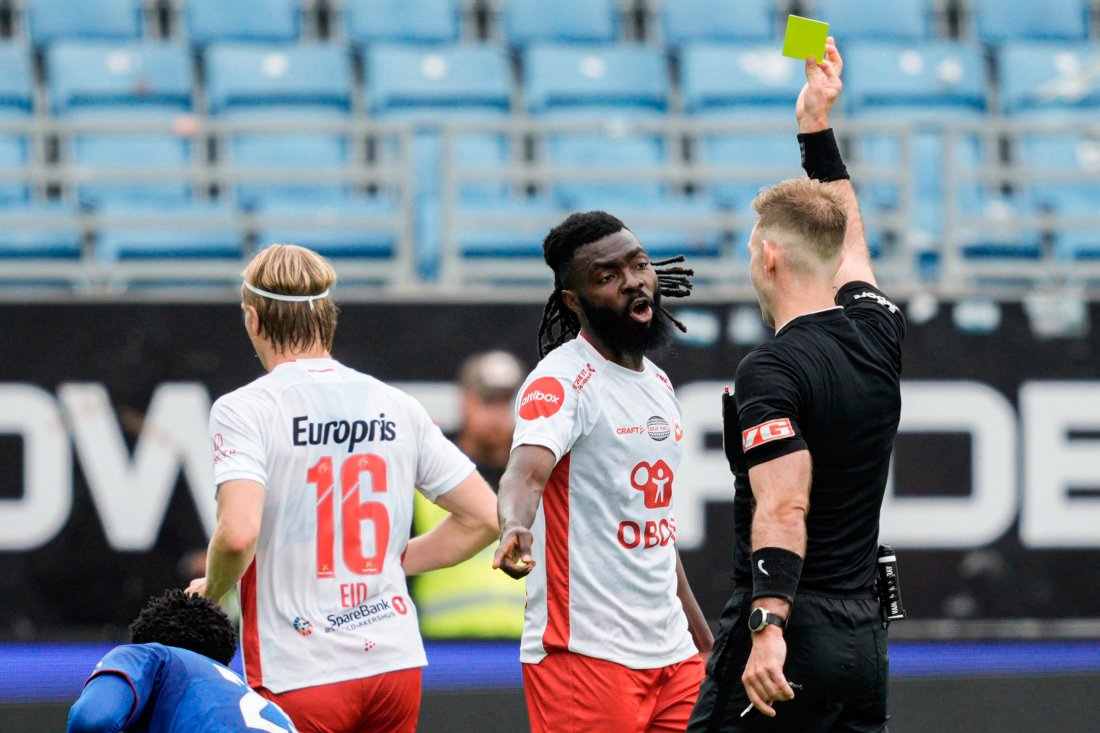 Leonard Owusu levde farlig med gult kort etter de første 45 minuttene. (Foto: Stian Lysberg Solum / NTB)