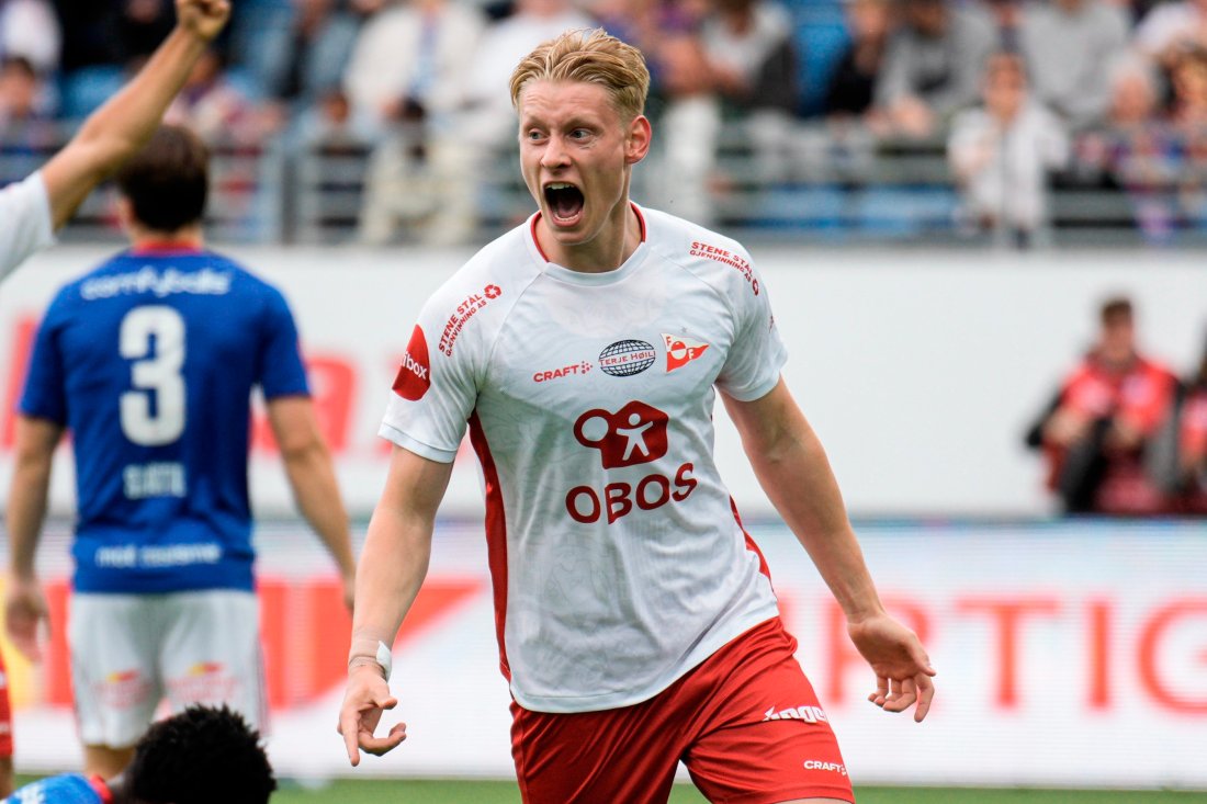Rocco Shein jubler etter 0-1 scoringen under eliteserien i fotball mellom Vålerenga og Fredrikstad på Intility Arena. (Foto: Stian Lysberg Solum / NTB)