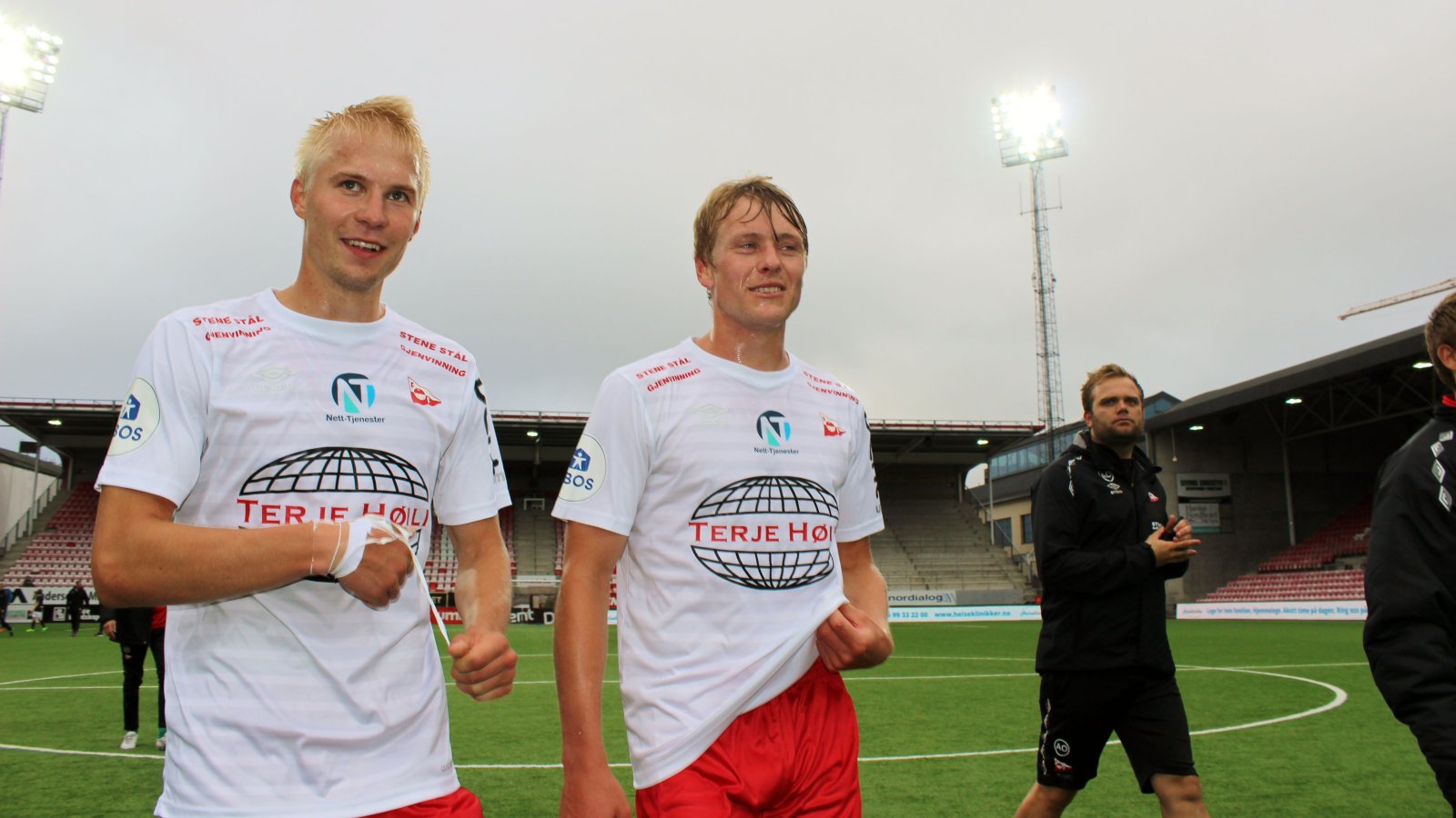 Joona Veteli og Filip Westgaard etter 4-0 mot Elverum