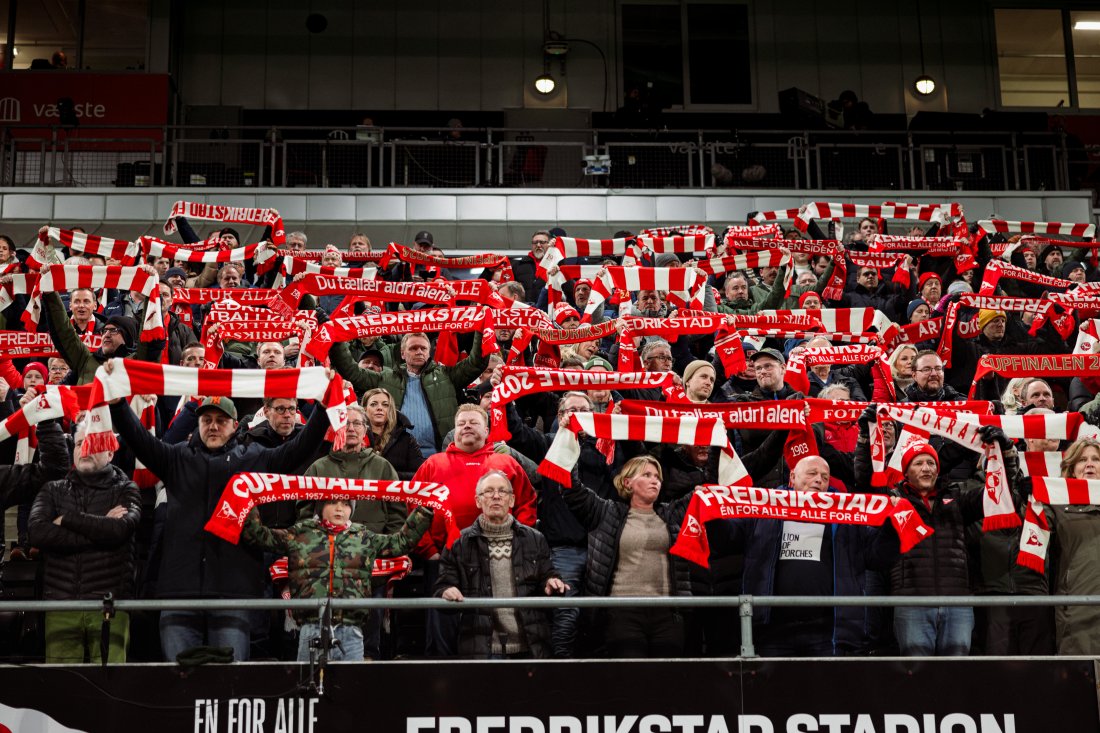 Med deg på tribunen øker våre sjanser for tre poeng! (Foto: Qwerty AS)
