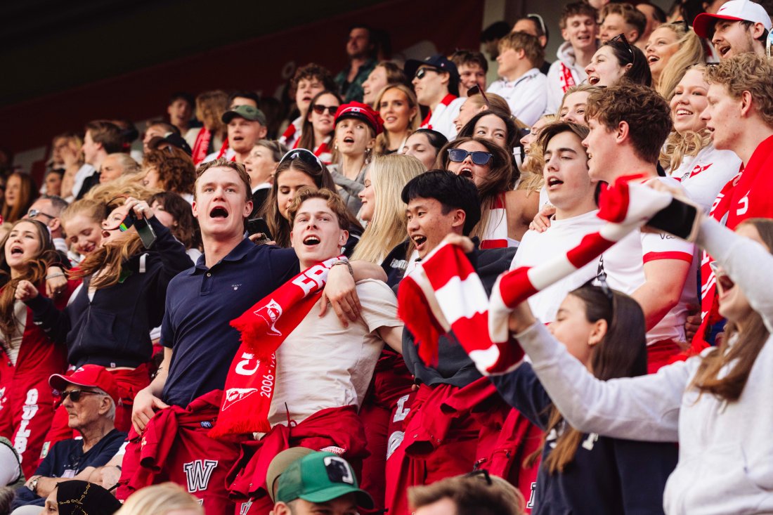 Russen har gode tradisjoner med å skape liv på Stadion 16. mai. (Foto: Qwerty AS)