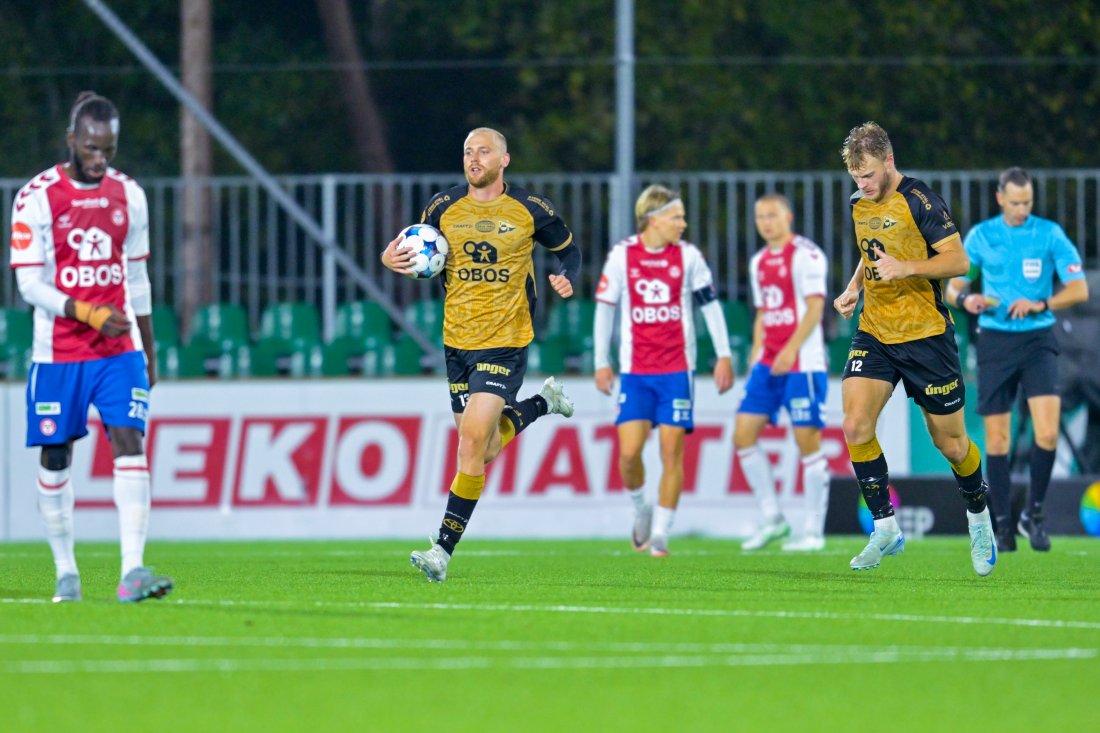 Fredrikstads Sondre Sørløkk scorer under Eliteseriekampen i fotball mellom KFUM Oslo og Fredrikstad på KFUM Arena. (Foto: Annika Byrde / NTB)