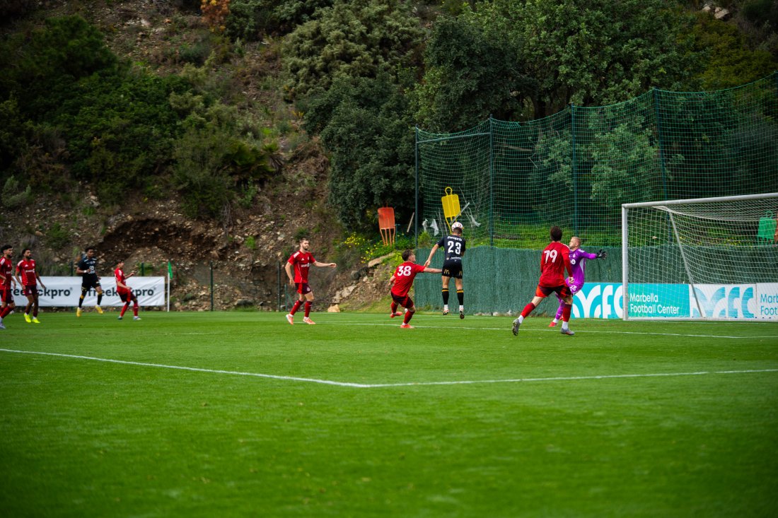 Her stanger Henrik Skogvold inn seiersmålet mot Toronto i Marbella.