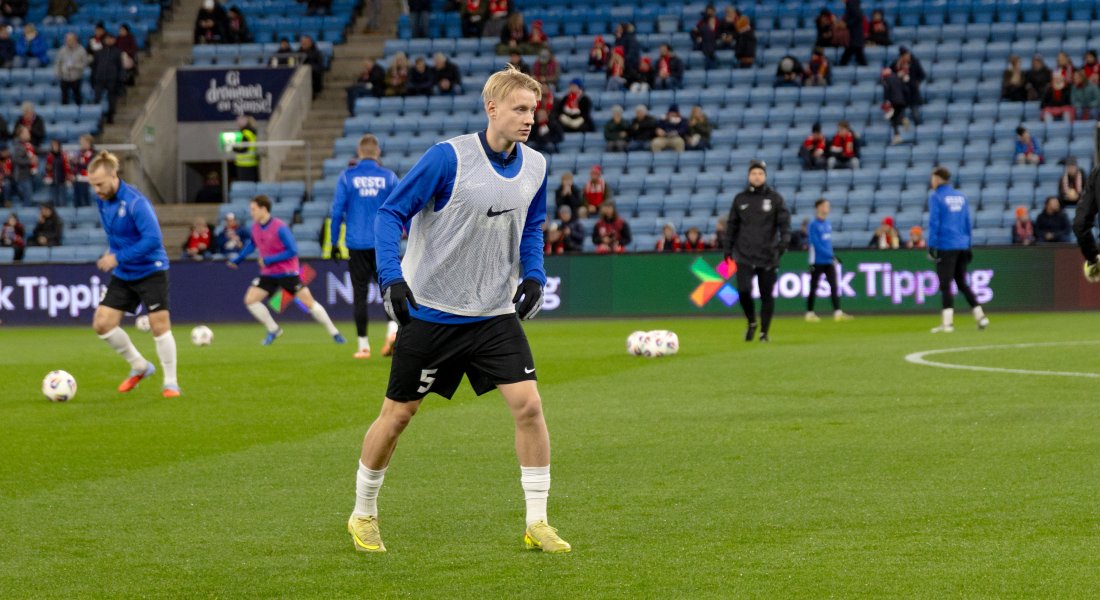 Rocco Shein under oppvarming før Norge - Estland. (Foto: Olrud Media)