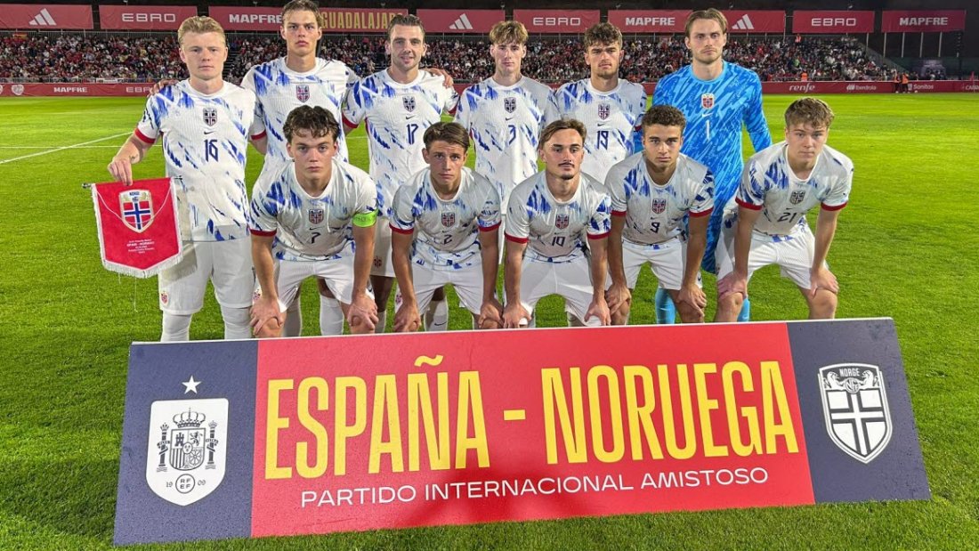 Det norske U21-landslaget før møtet med Spania. (Foto: NFF)