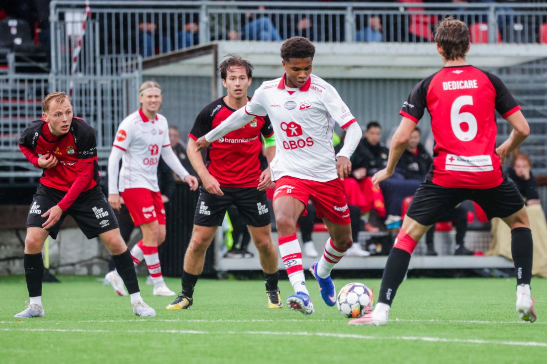Liam West startet sin første kamp for FFK. (Foto: Jan Langhaug / NTB)
