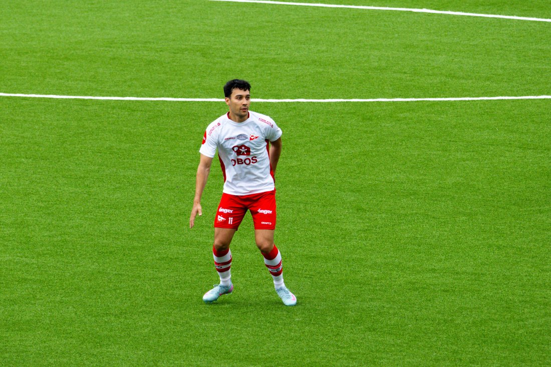 Patrick Metcalfe presset frem en feil fra Sandefjord, og satt inn 3-0.