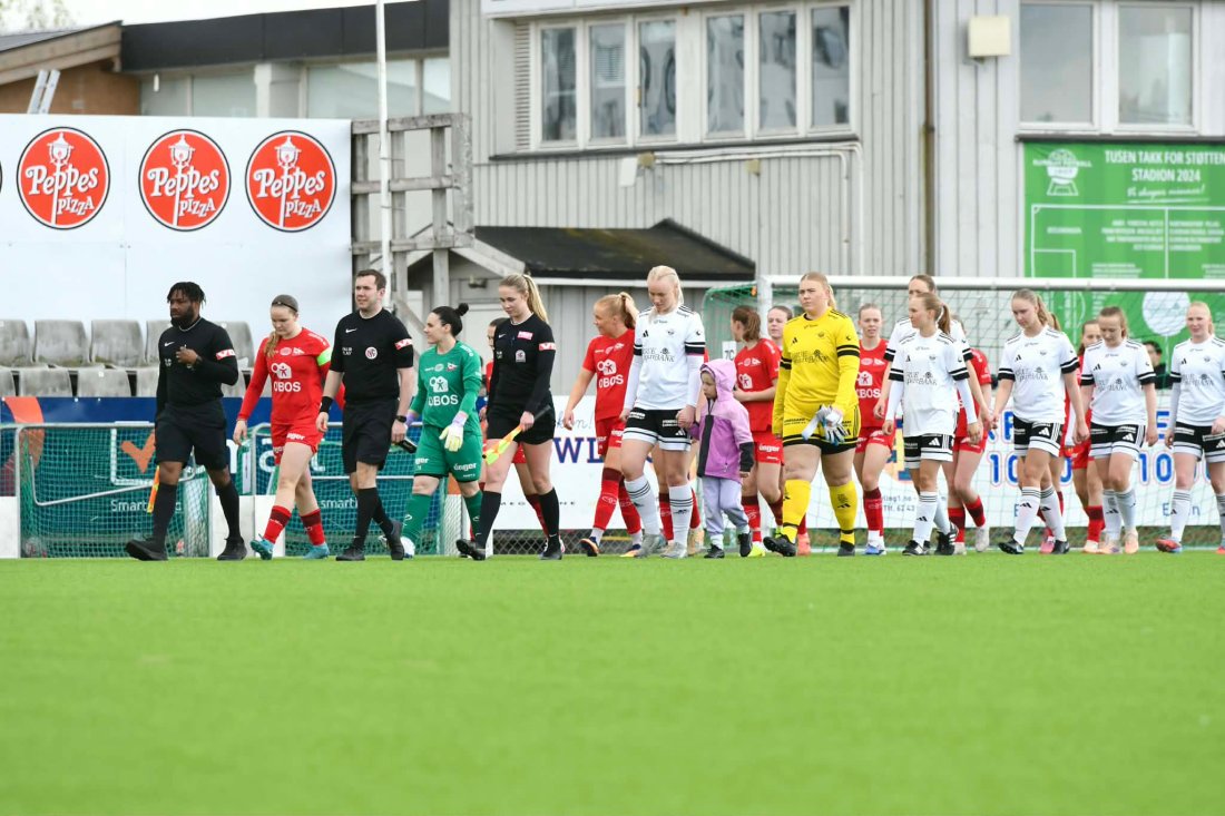 Det tok ikke lang tid fra spillerne entret banen til vi tok ledelsen borte mot Elverum.