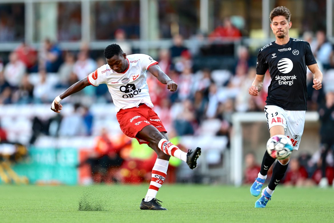 Maxwell Woledzi er et gult kort unna suspensjon. (Foto: NTB)