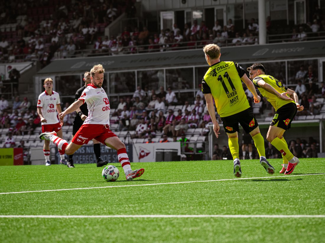 Simen Rafn var millimetere unna å sende oss i føringen. (Foto: Jonas Fjeld / Qwerty AS)