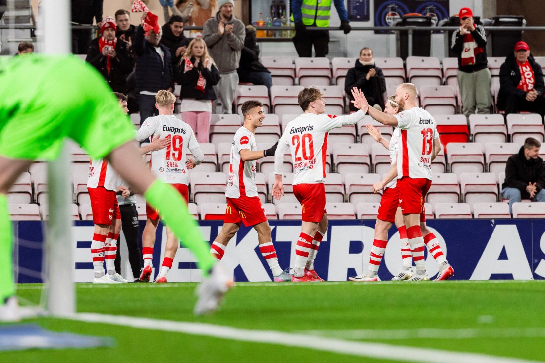 Henrik Skogvold headet oss tilbake i føringen etter et godt innlegg fra Daniel Eid. (Foto: Qwerty AS)
