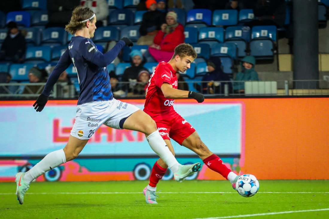 Her setter Henrik Skogvold spikeren i kista. (Foto: Trond R. Teigen / NTB)