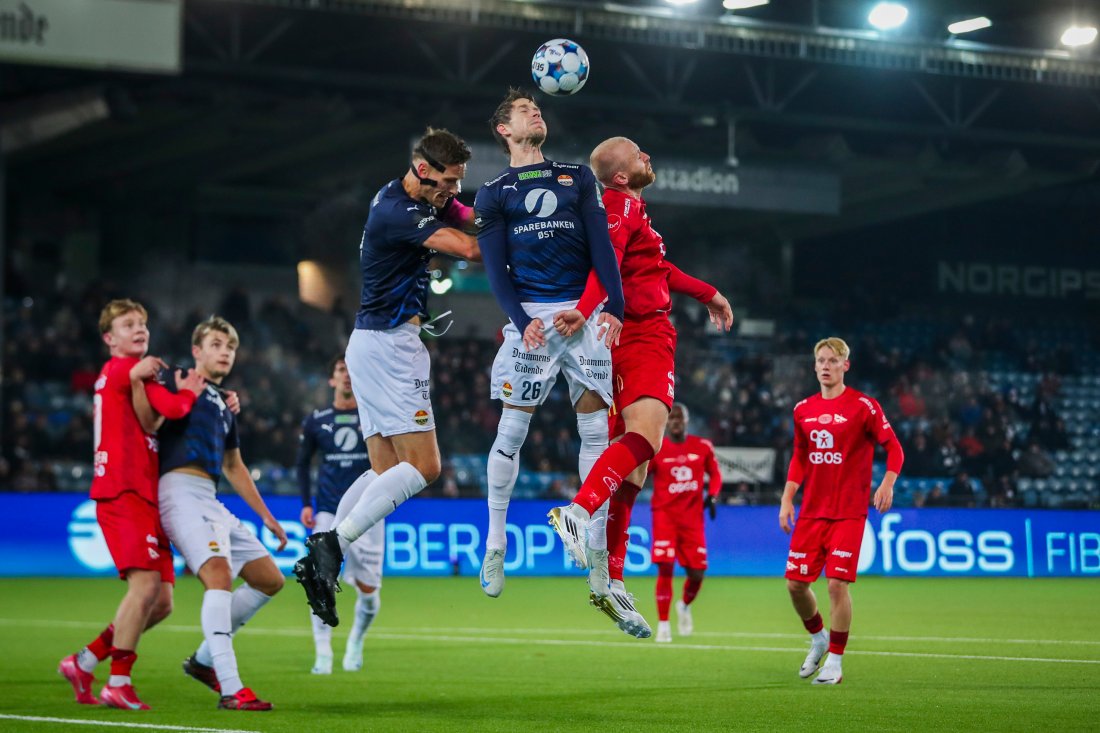Det var målløst til pause, etter mye nesten og mye kriging. (Foto: Trond R. Teigen / NTB)